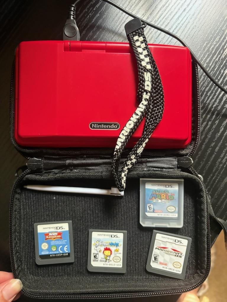 Nintendo DS System With Case, Charger, 4 Games Ex Condition