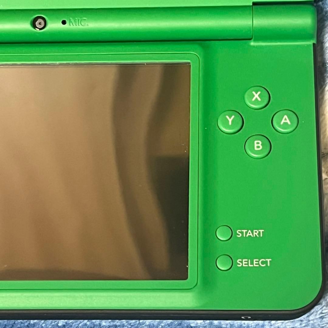 Nintendo DSi LL Console Handheld System Headphone Jack Wi-Fi Capability Green JP