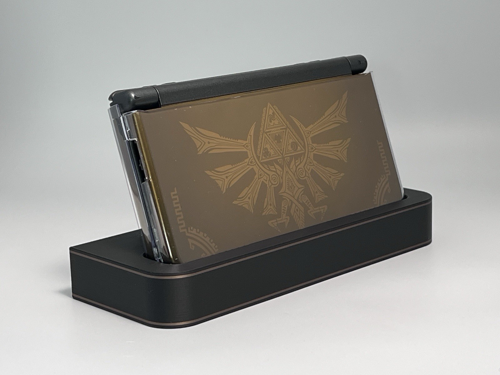Collector Display Stand for New Nintendo 3DS XL Gold Inlay Core Series