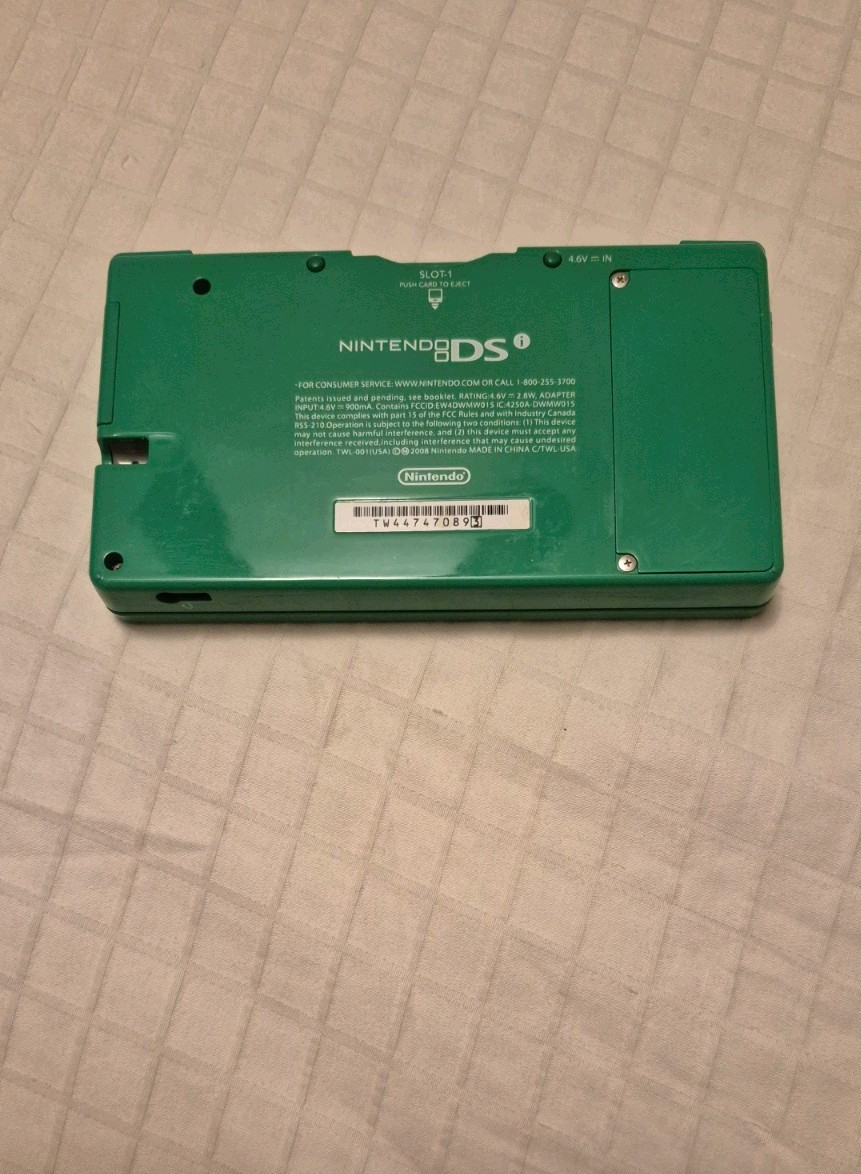 *READ* Nintendo DSI Green w/ 10+ Games (Mario Kart, Club Penguin, etc) & charger