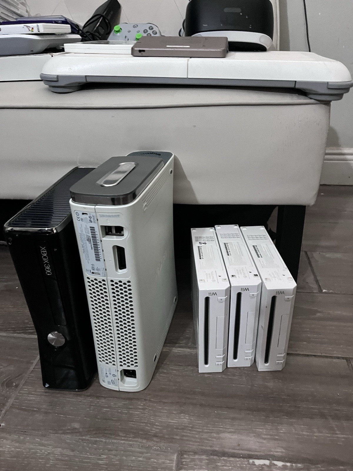 Microsoft Nintendo Sony Mixed Lot: Xbox 360/Wii Consoles, Games