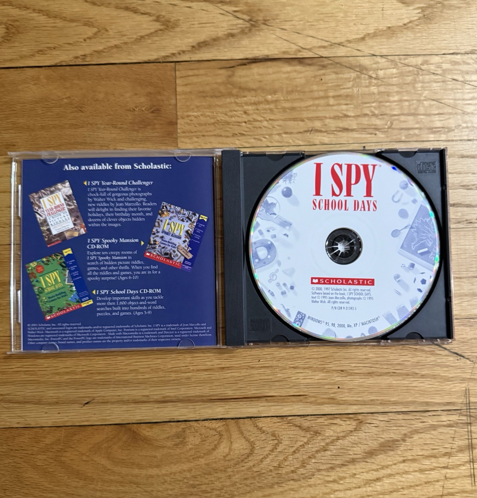 Scholastic I Spy Treasure Hunt PC Mac CD-ROM Kids Educational Puzzle Game 2000