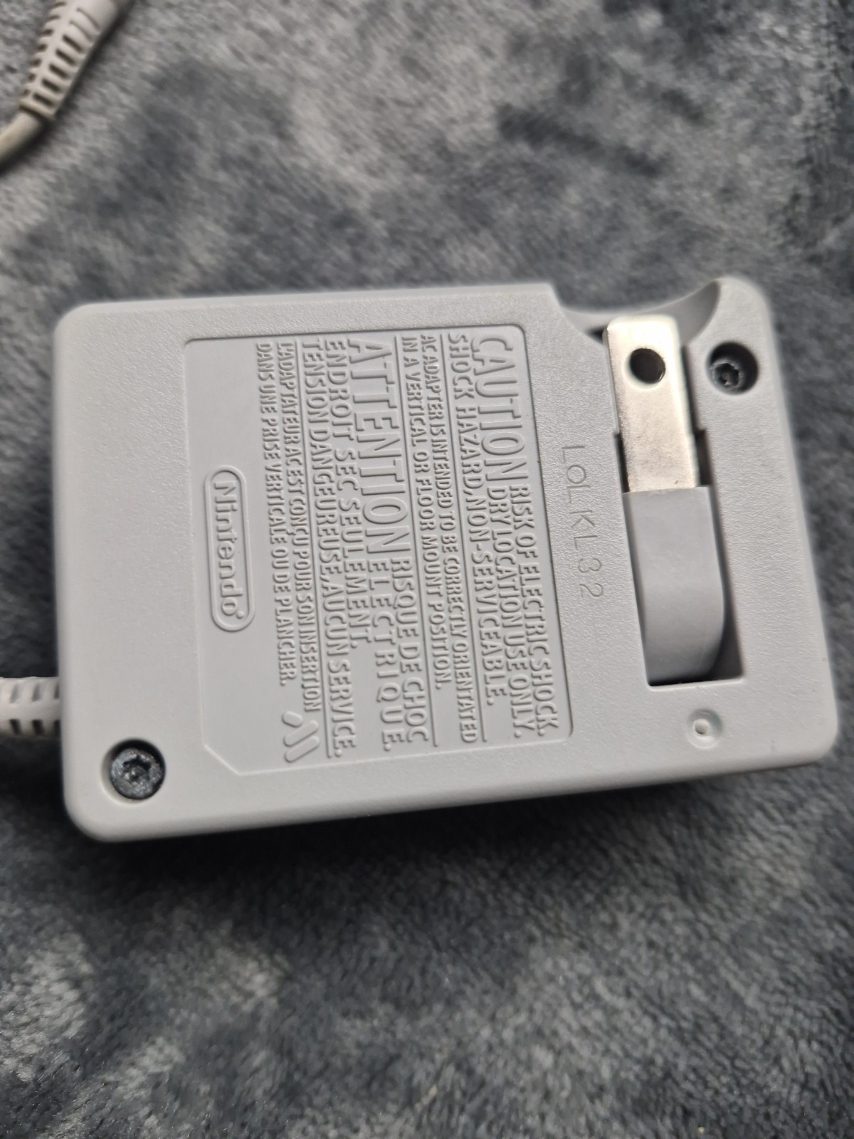 Nintendo DSi Console White w/ Charger & Mario & Luigi Game TESTED