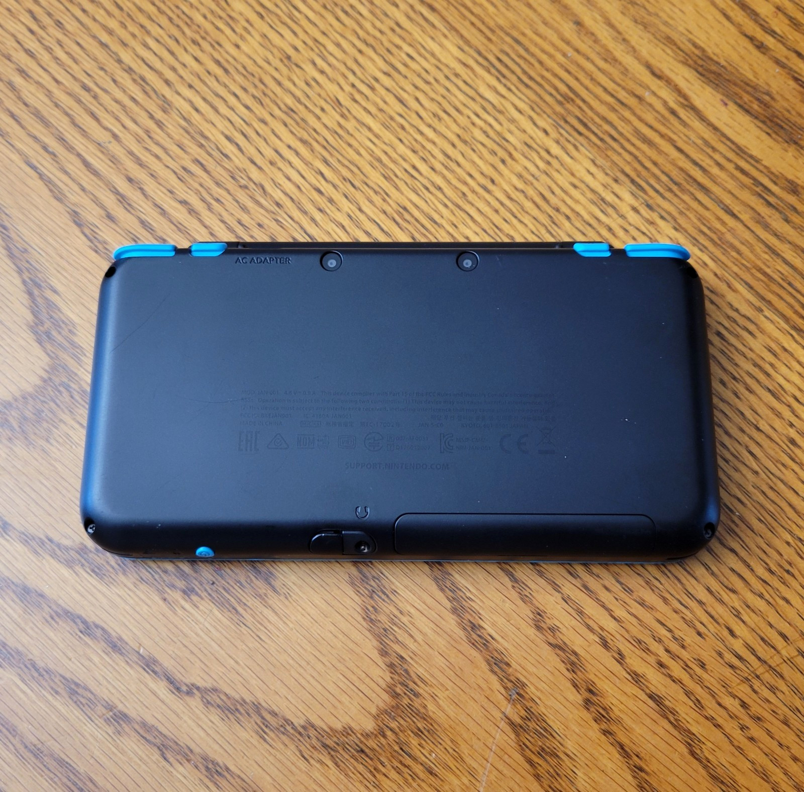 New Nintendo 2DS XL Black / Turquoise – 64GB – Charger and Grip – Fast Ship!!