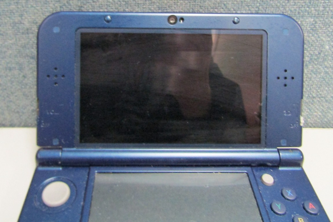 Nintendo 3DS XL Galaxy Purple Handheld Console RED-001 + charger ~ Tested Works