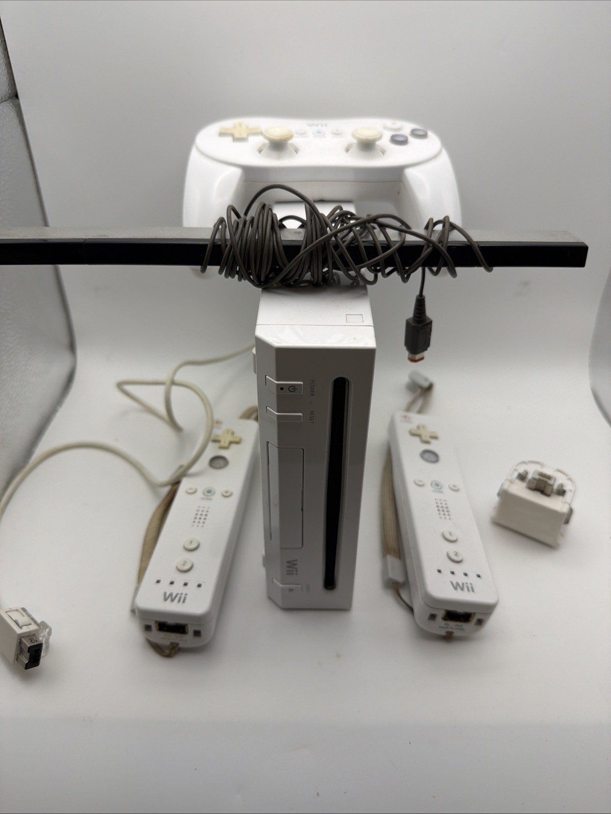 Nintendo Wii Home Console White W/ 2 Wii motes, Pro Controller, Sensor Tested