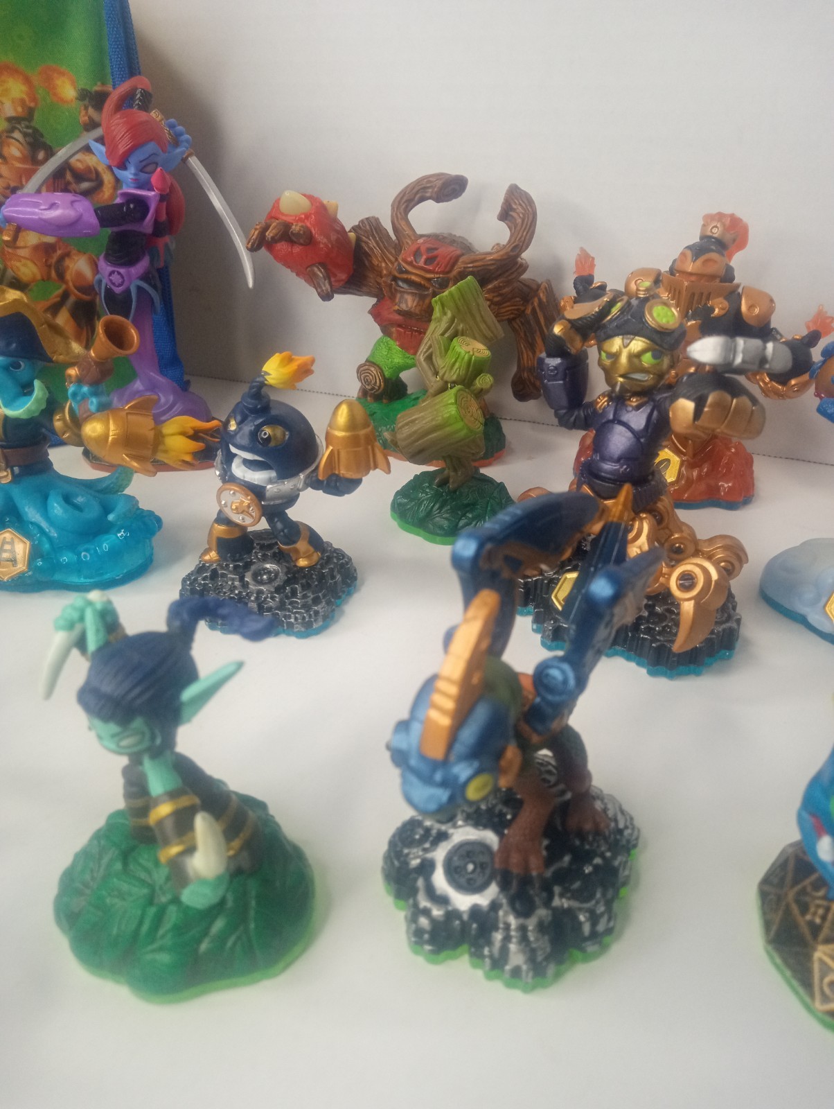 Huge Skylanders Lot 19 Figures With Carry Case Rare