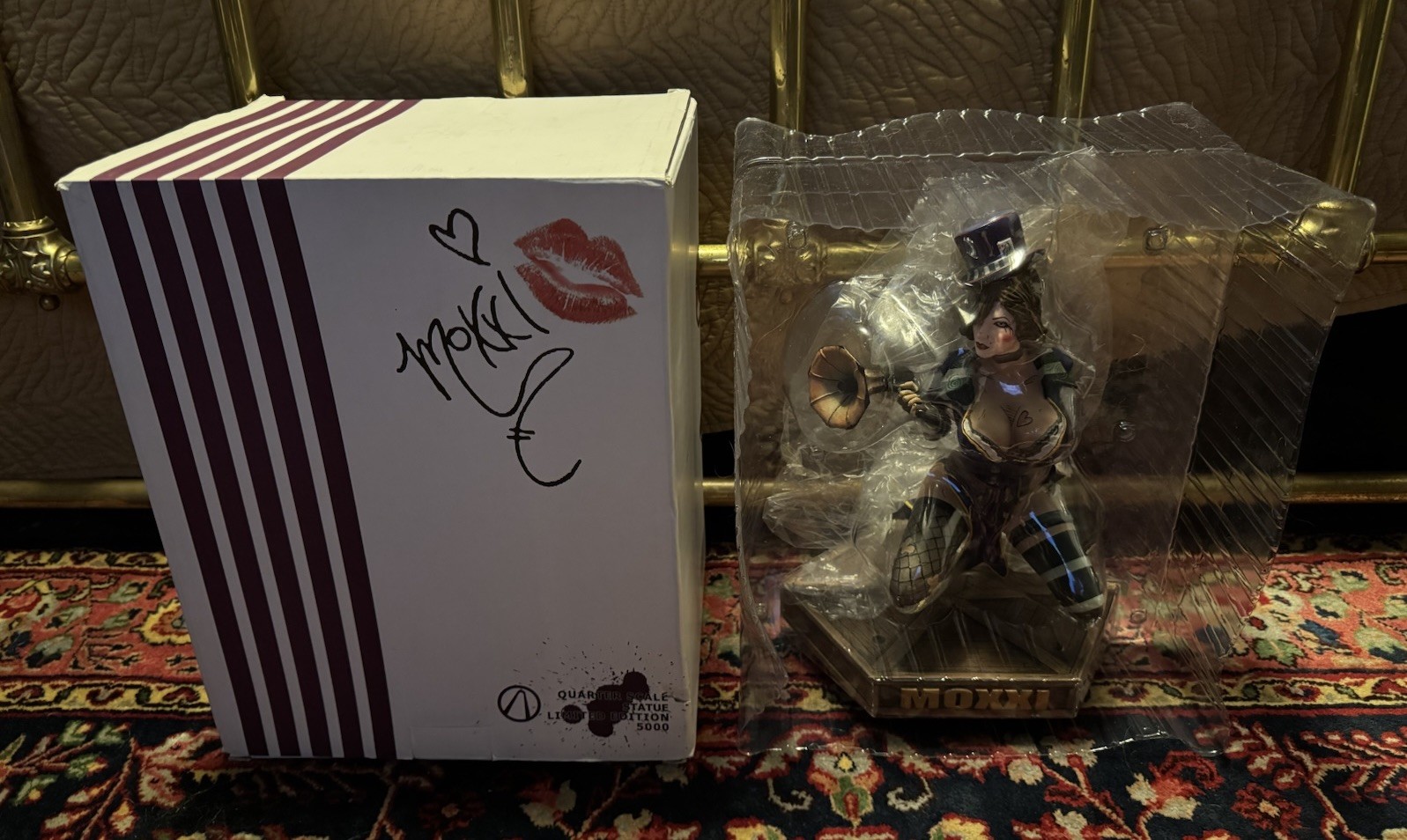Borderlands 2 Mad Moxxi Purple Coat 1/4 Scale Statue Figurine /5000 w/ Box NICE!