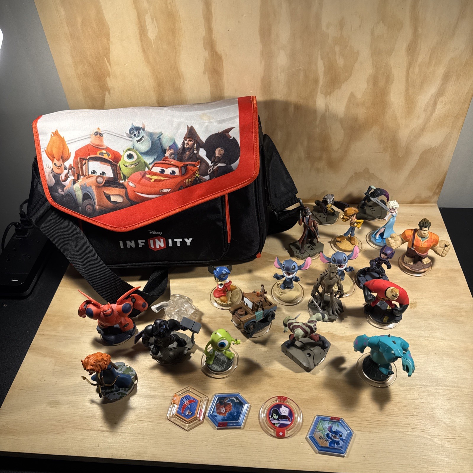 Disney Infinity Figure Lot Of 21 With Travel Bag And Discs Monsters Stitch Ralph