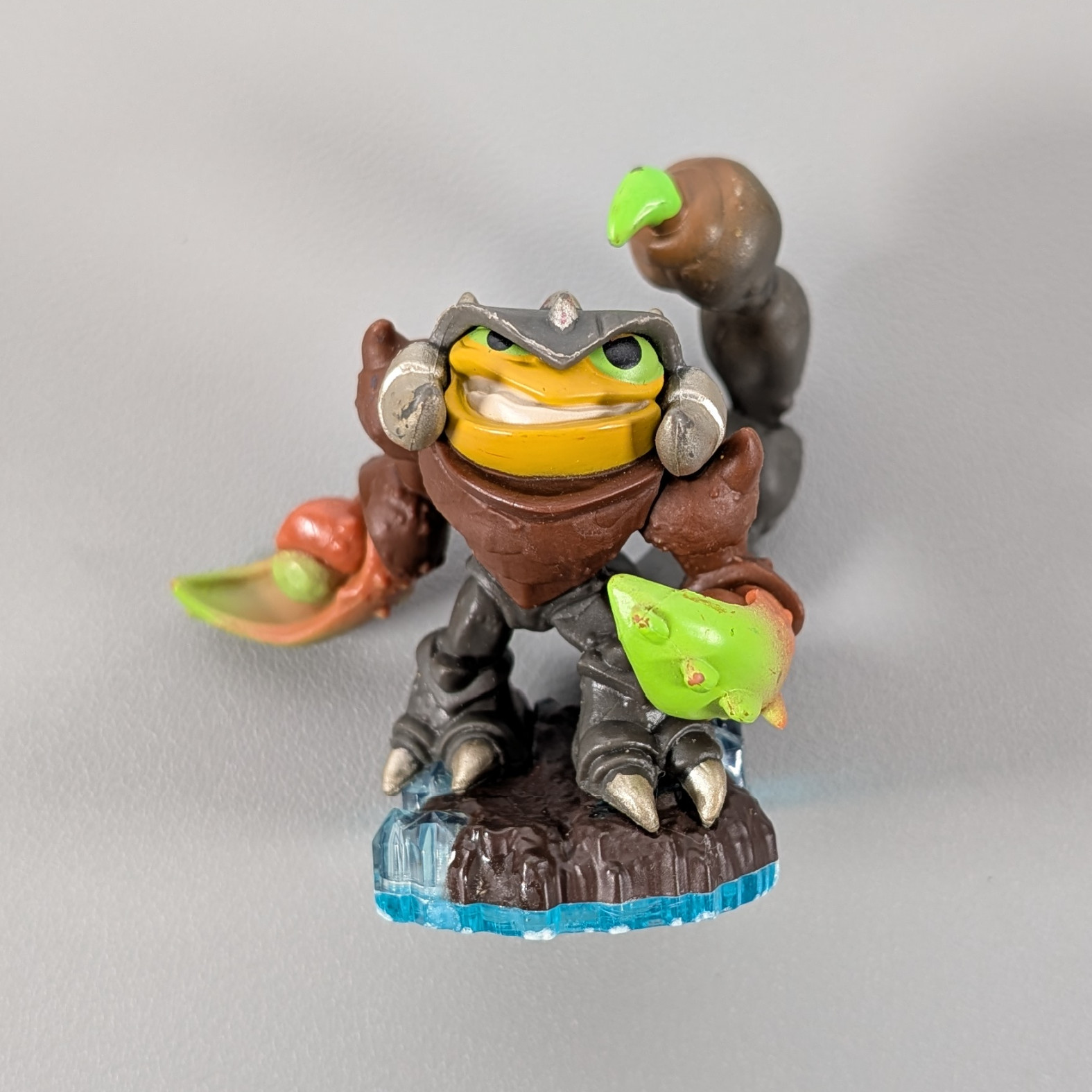 Skylanders SWAP FORCE Character Figure: KNOCKOUT TERRAFIN (blue base)