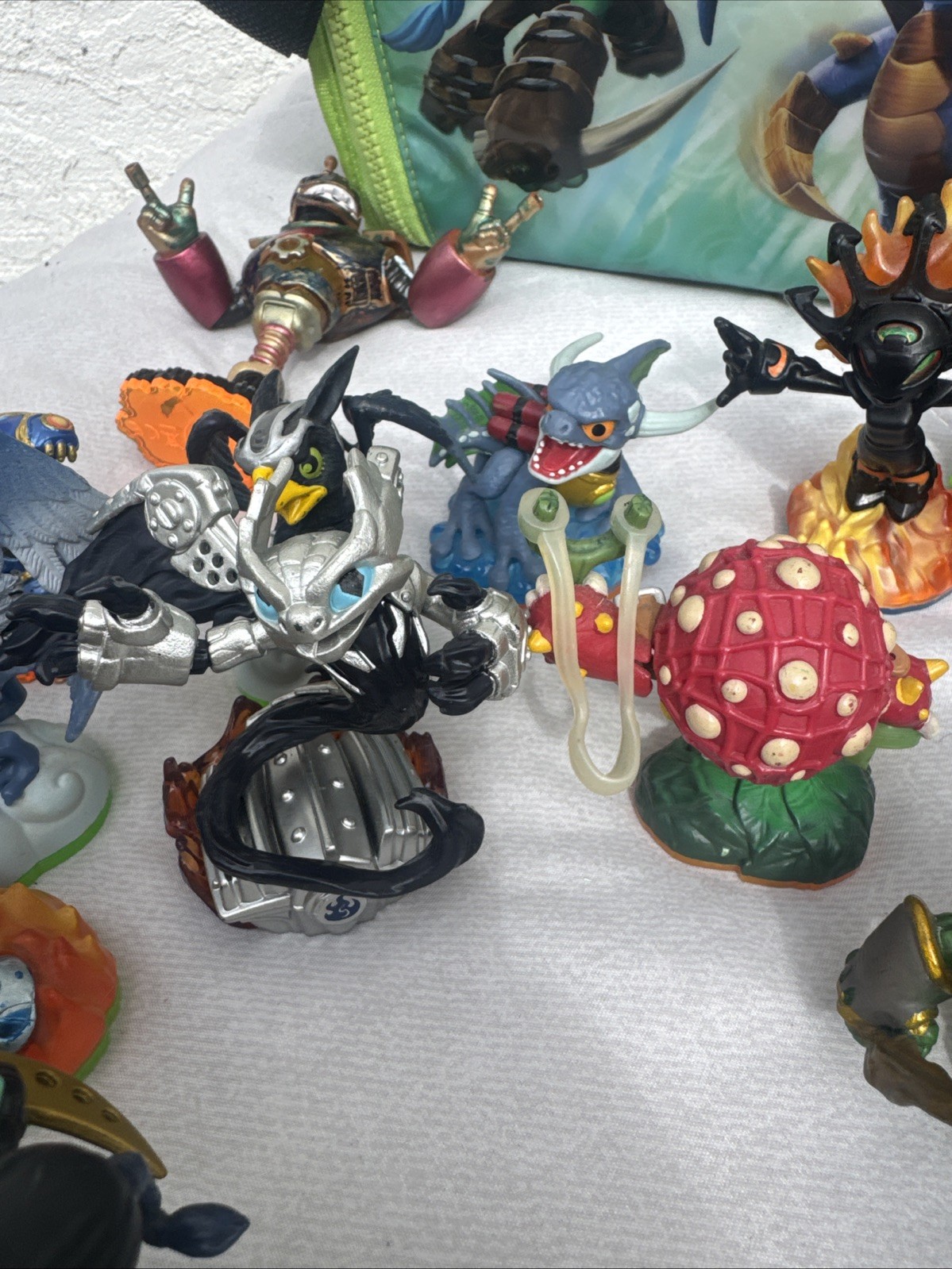 Spyro’s Adventure Skylanders Bag w/ 20 Skylander Figures