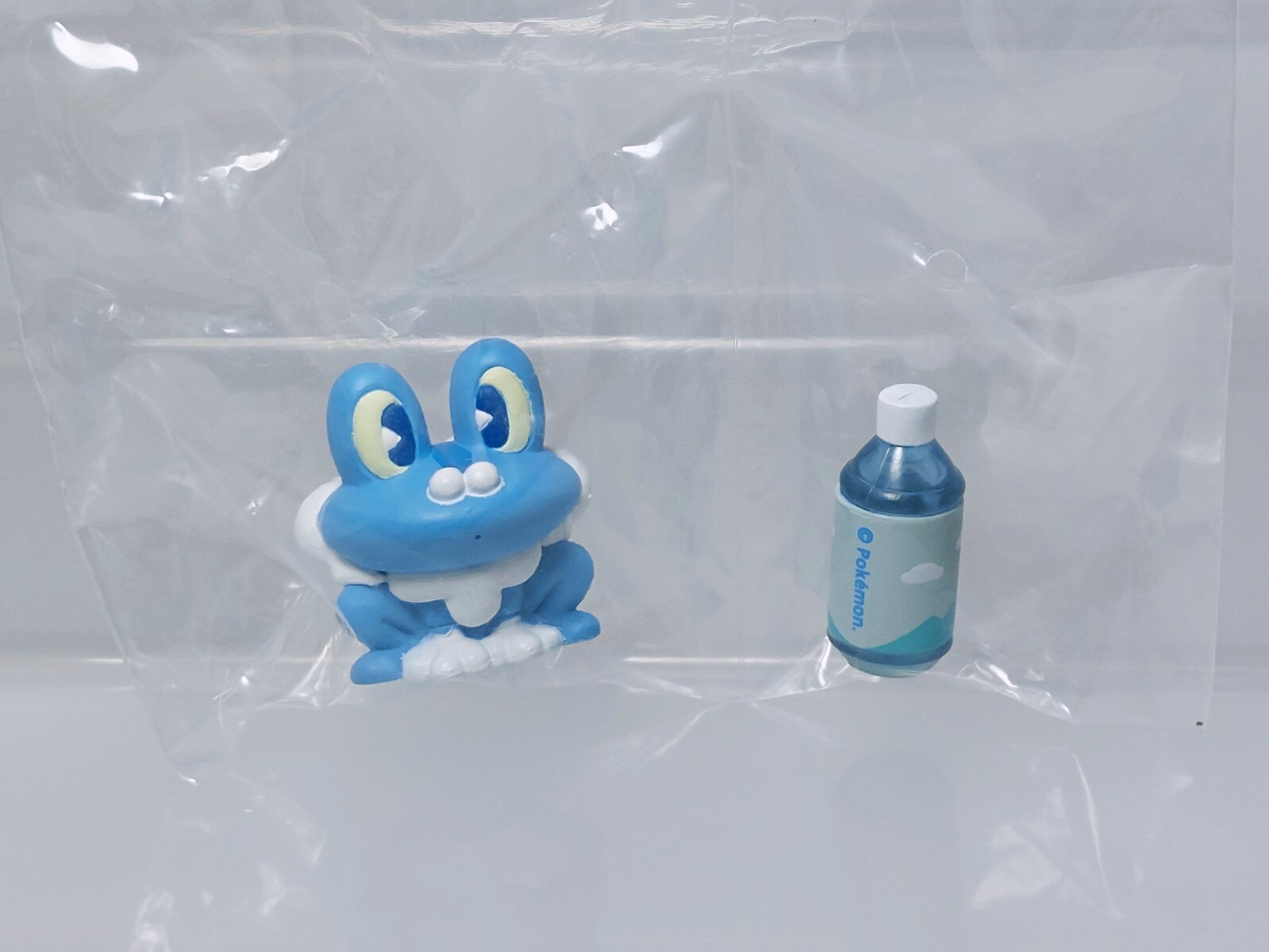 Pokemon Center Japan 2019 Figure Collection Oishii Mizu Froakie New 0.8in