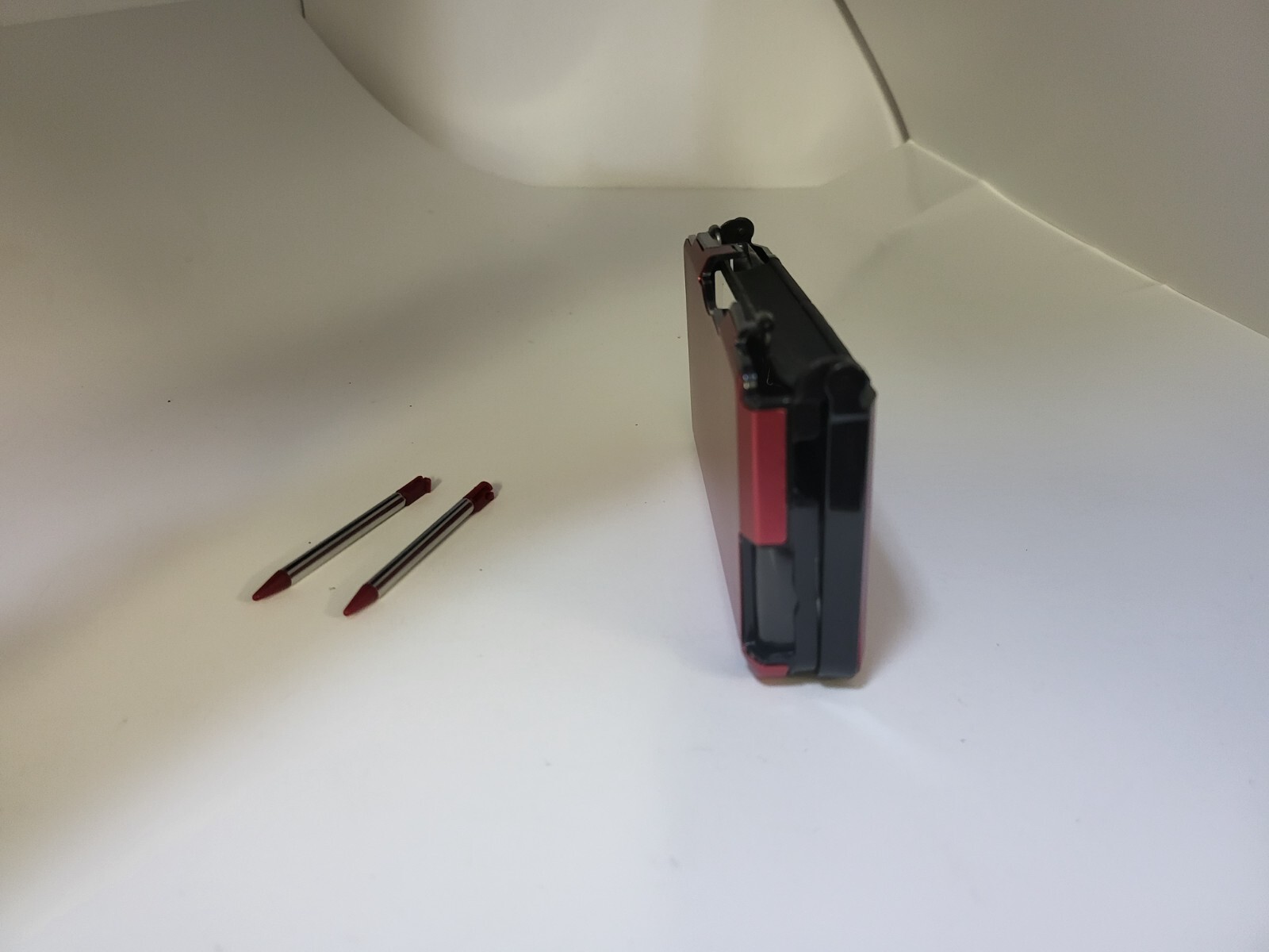 NEW RED Aluminum case W/2 Retractable Stylus Pens for the OLD Nintendo 3DS