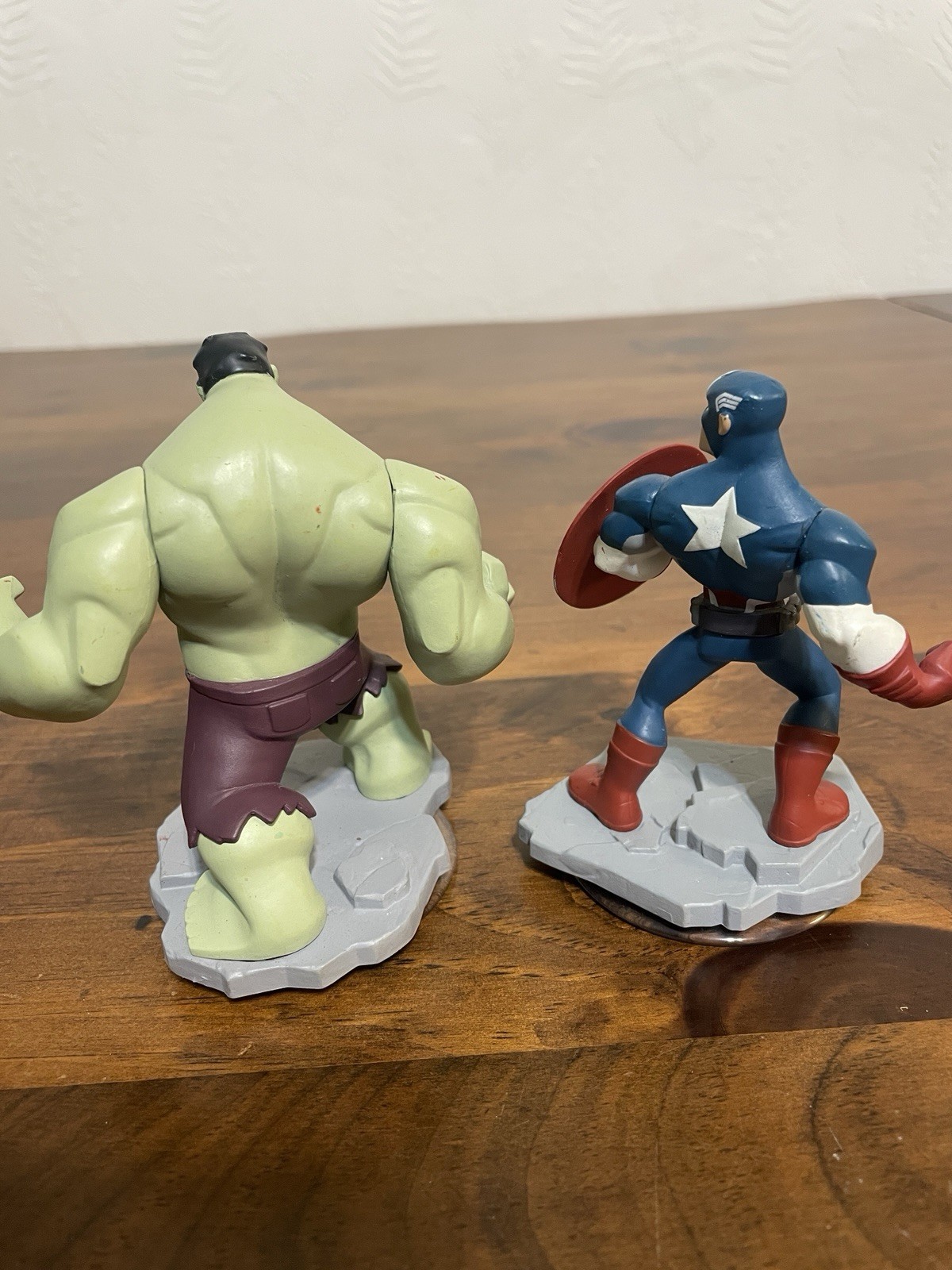 Disney Infinity 2.0 Lot of 2 Characters Marvel Hulk and Captain America