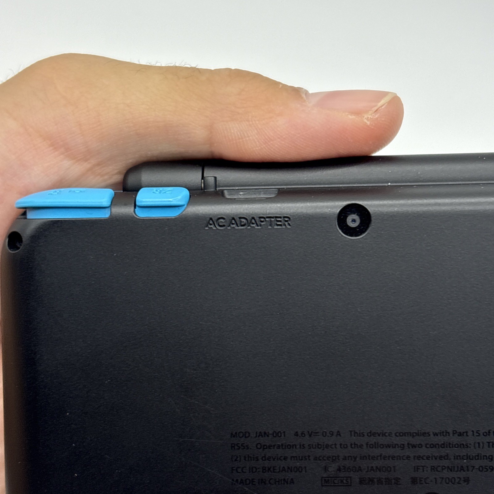 Nintendo 2DS XL Console – Black/Turquoise – Bundle W/ Charger / Case / Game