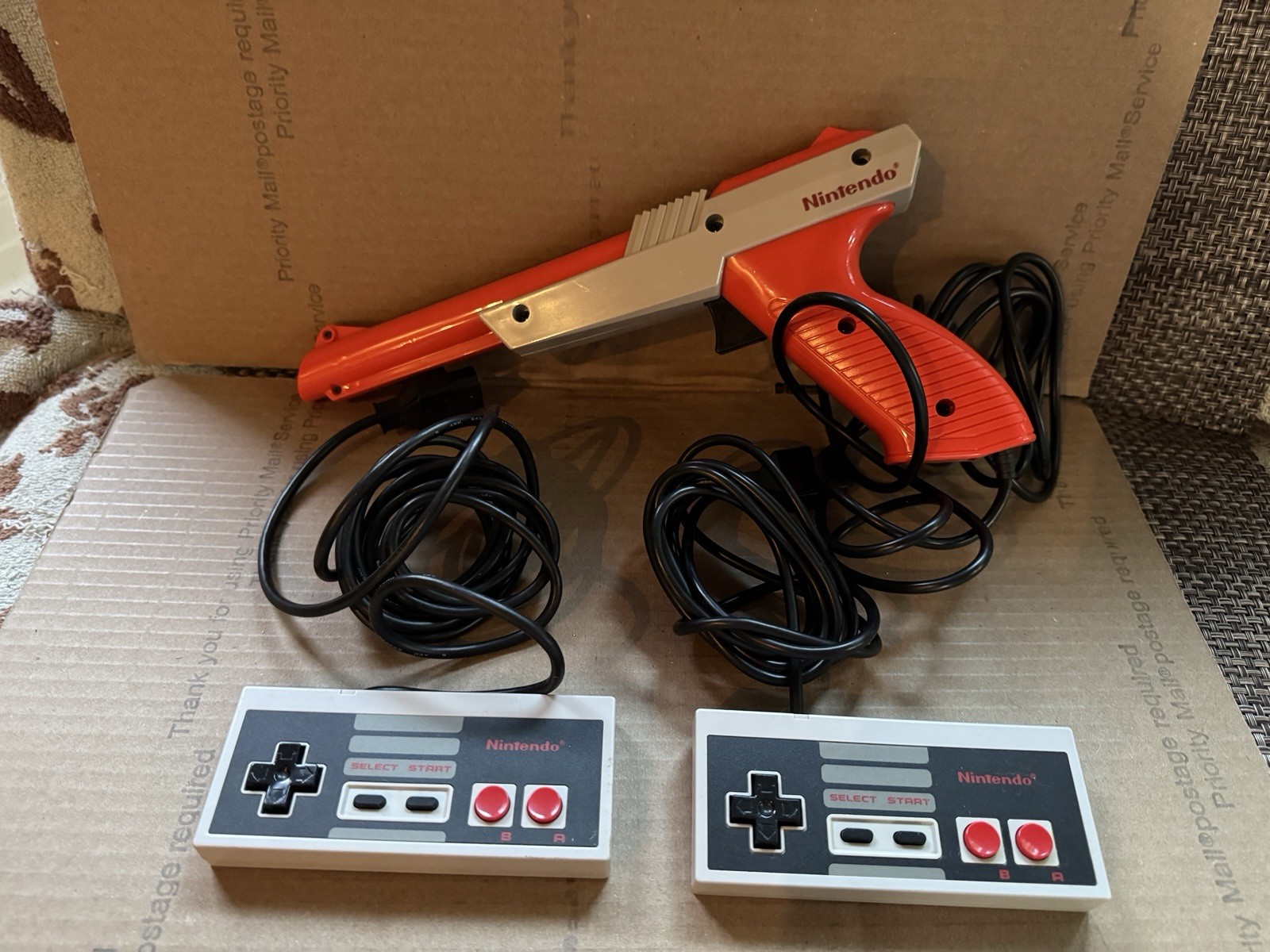 Nintendo NES Console Bundle Lot w/ Zapper, 2 Controllers, 6 Games & Cables