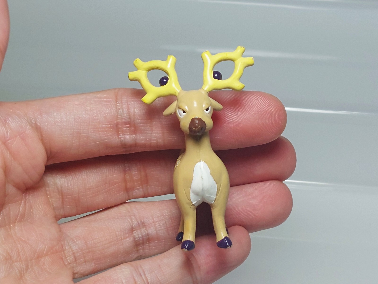 Wyrdeer Stantler Pokemon Figure & Keychain Tomy T-ARTS Furuta 2.1-2.4in