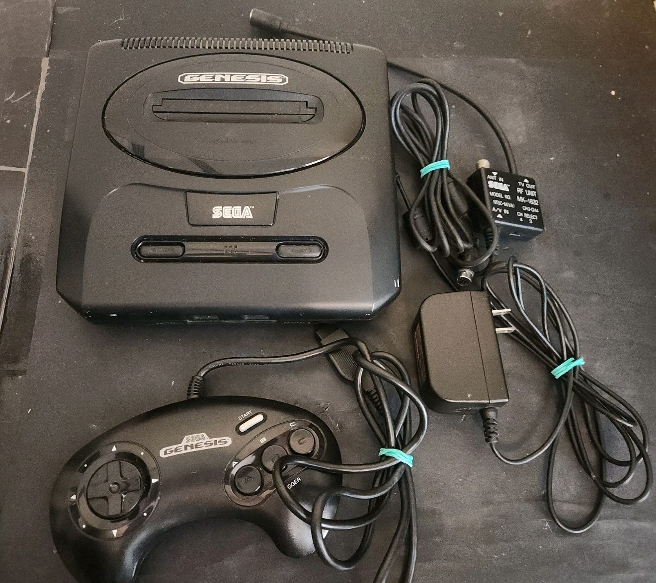 SEGA Genesis Model 2 MK-1631 With Cords And OEM Controller Tested Works