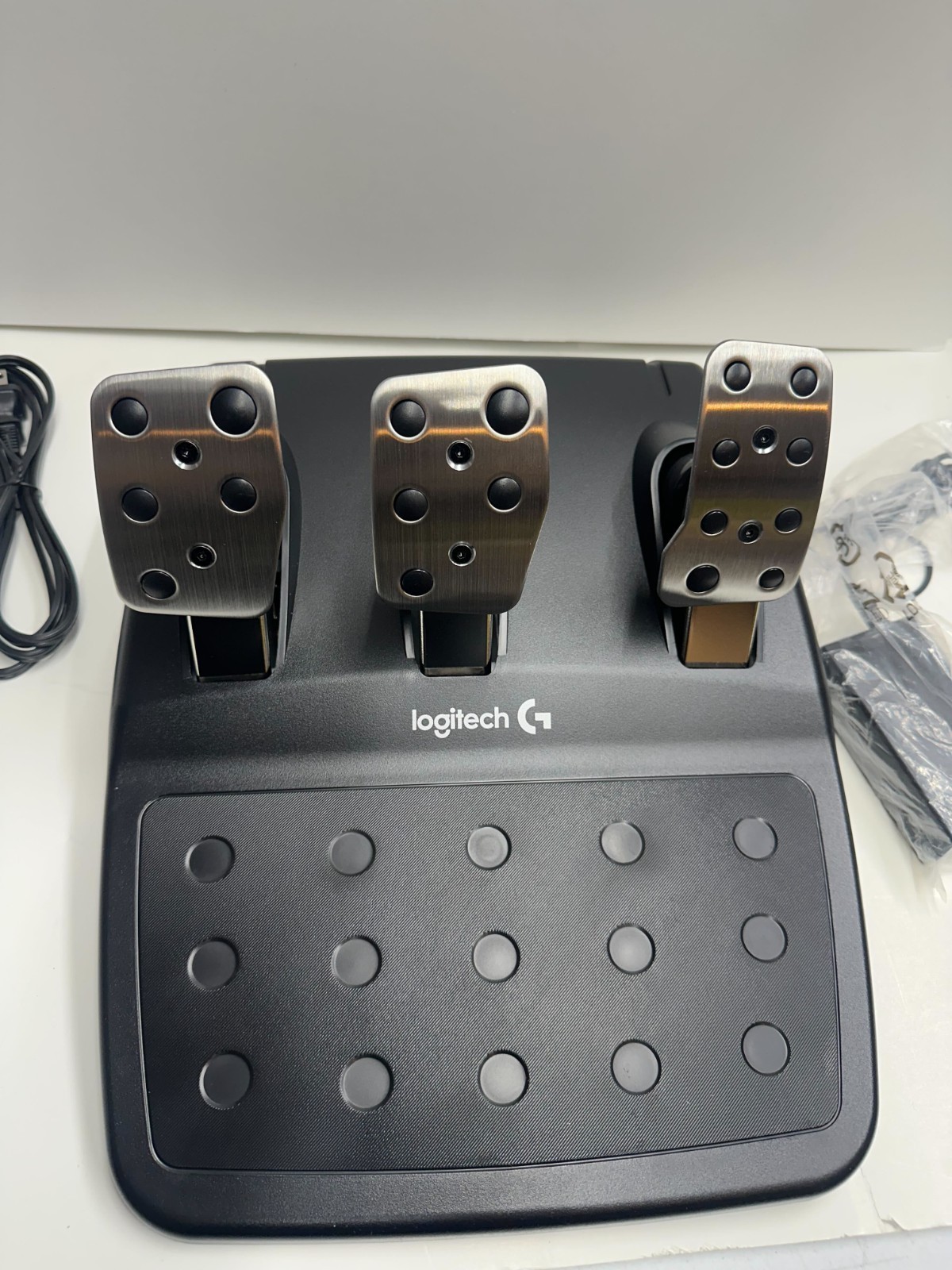 Logitech G29 Driving Force Racing Wheel and Floor Pedal