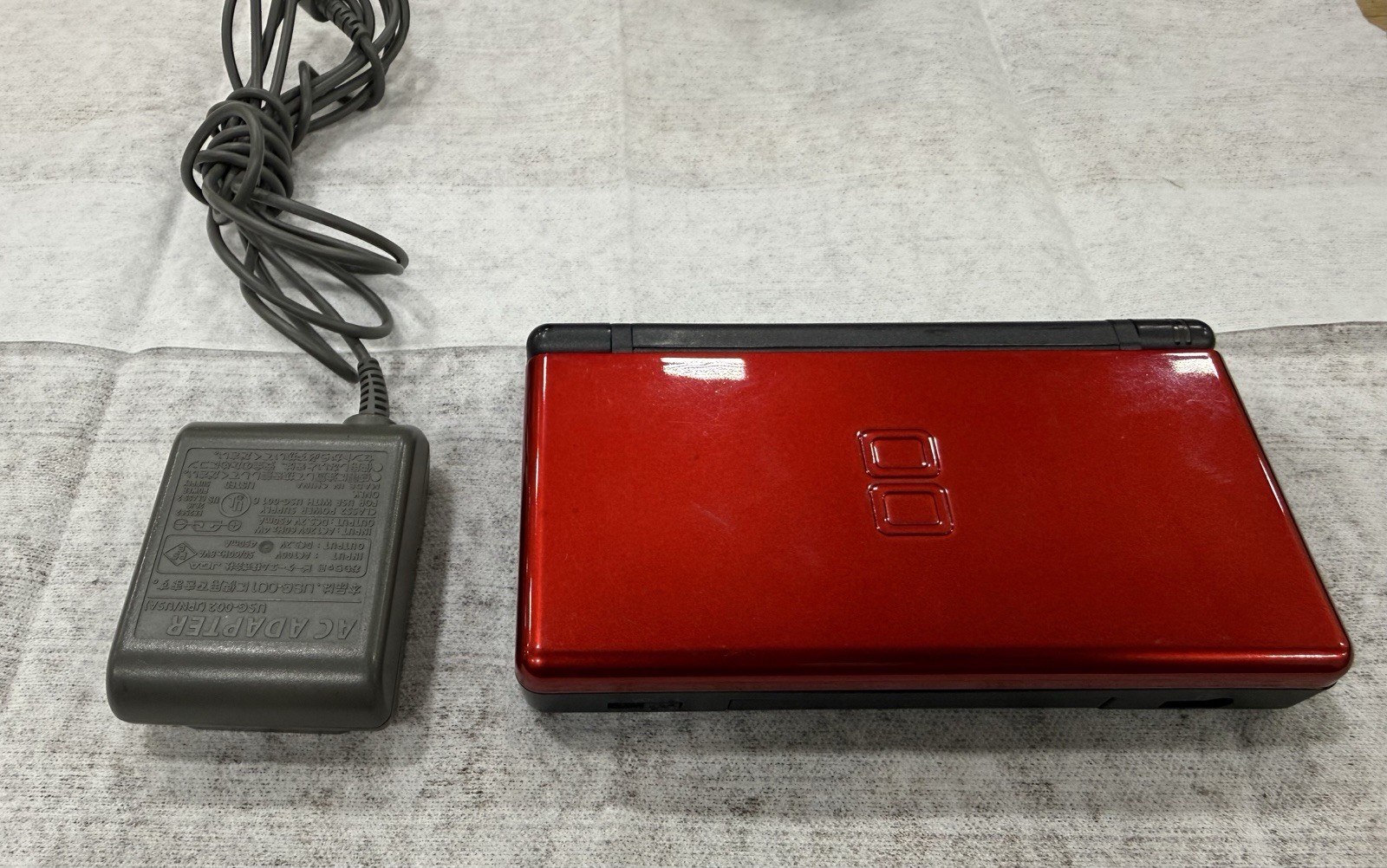 Nintendo DS Lite USG-001 Red/Black Handheld Console w/ Stylus, Charger
