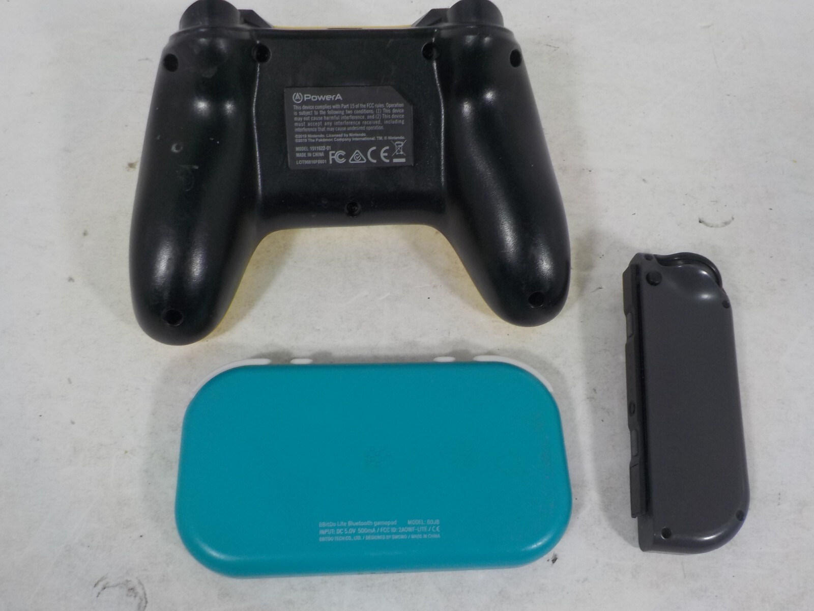 N A129 Nintendo Switch 3rd Party & Joycon Lot(Untested & Damage)