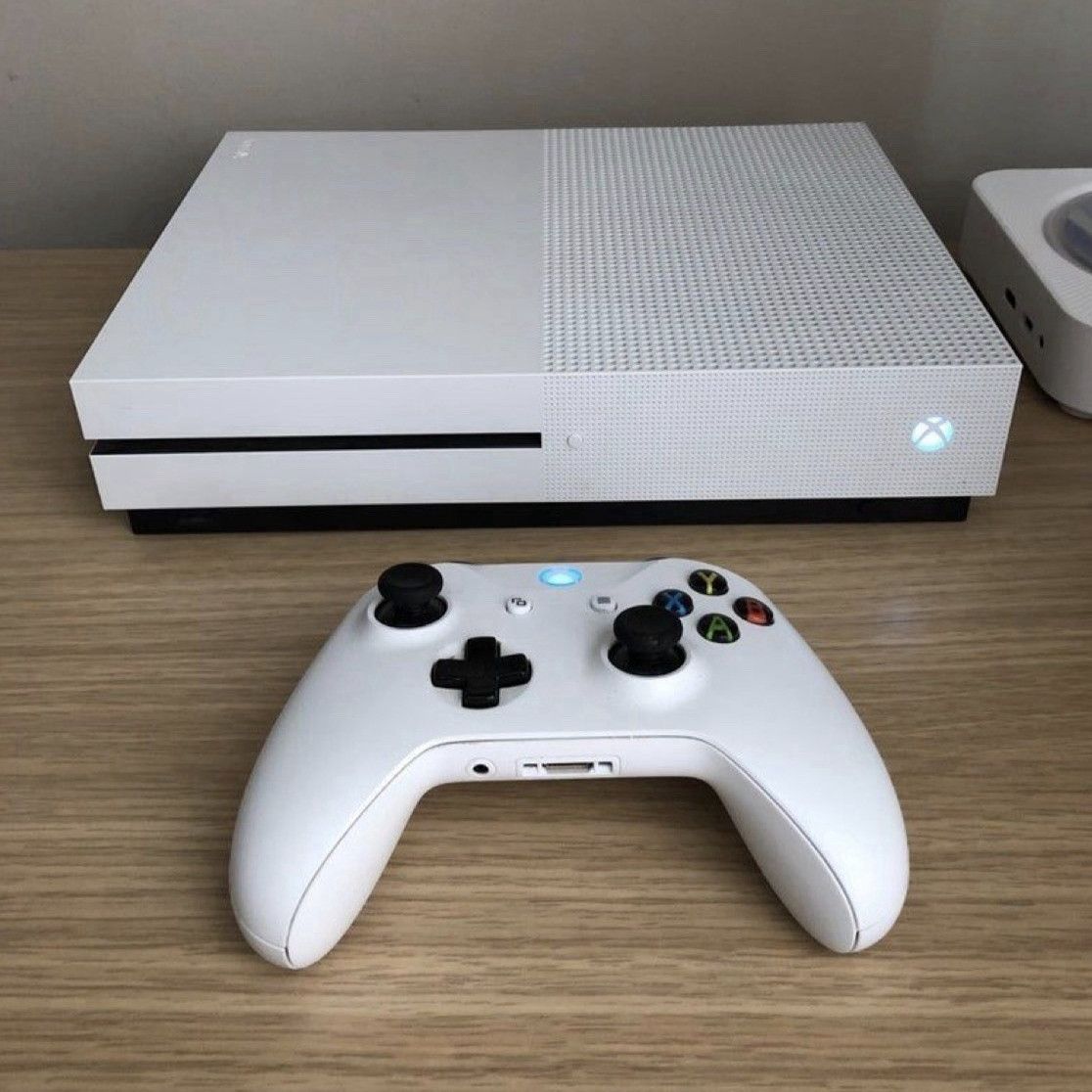 Microsoft Xbox One S 500GB White Console 4K Wi-Fi HDMI w/ Wireless Controller