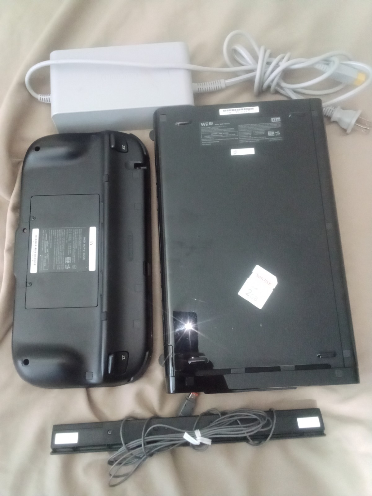 Nintendo Wii U 32GB Black Console Bundle w/ GamePad Sensor Bar Power Adapter