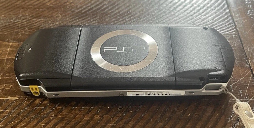 Sony PSP-1001 Console, 2 Batteries w/Charger, 4 Games, 2 Movies, Family Guy 1&2