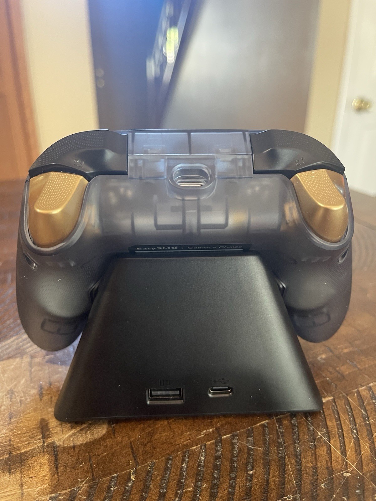 New EasySMX D05 Multi-Platform Gaming Controller With Charging Dock – Black
