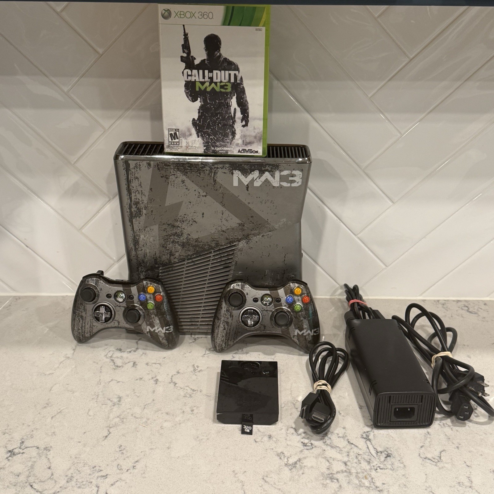 Xbox 360 Slim 320GB Call of Duty:Modern Warfare 3 MW3 Console+ 2 MW3 Controllers