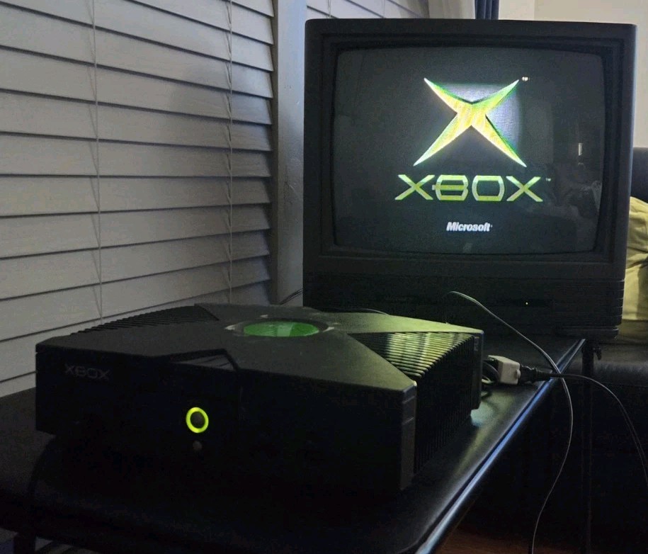Working Original Microsoft Xbox Console With Controller, Power Cord & A/V Cable