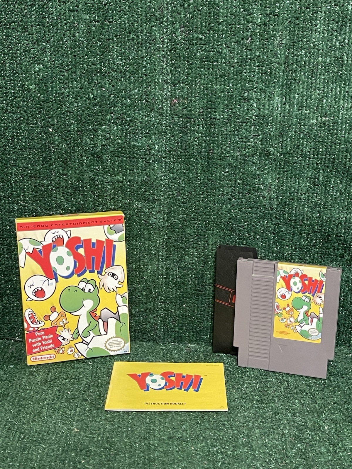 Nintendo Oval Seal Yoshi Complete In Box Near Mint NES Nintendo Fast Shipping!