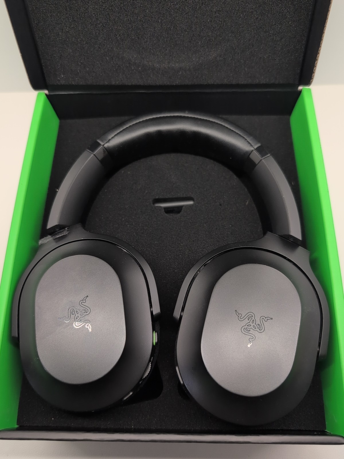 Razer Barracuda Wireless Multi-Platform Gaming & Mobile Headset With Box #4