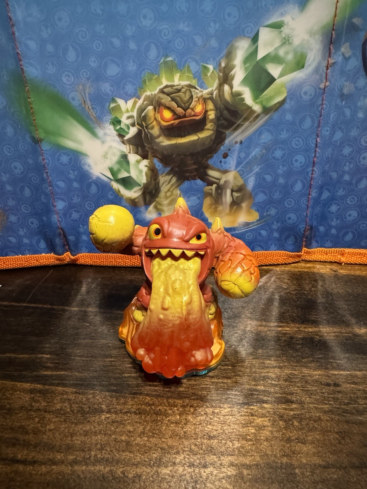 Skylanders Collection 11 Figures , travel bag and copy of game