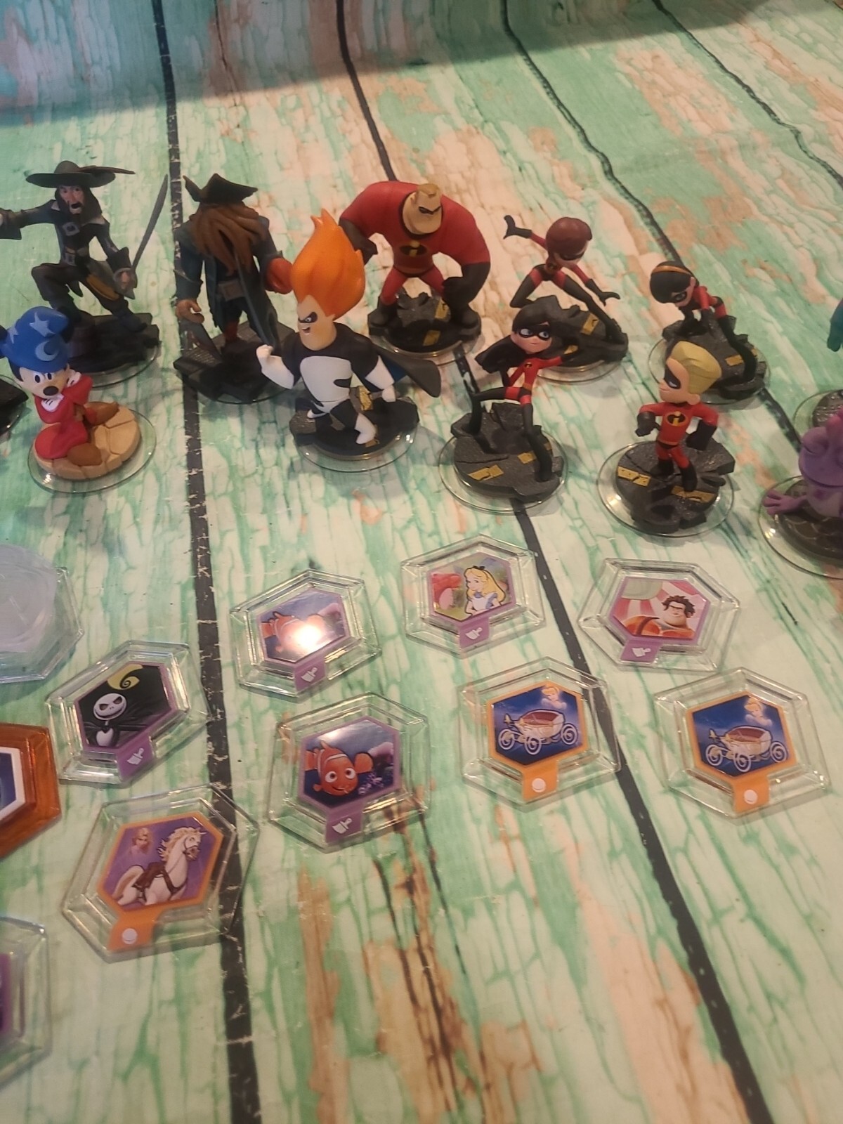 Disney Infinity Lot Of 14 Figures And 11 Power Disc The Incredibles Pirates
