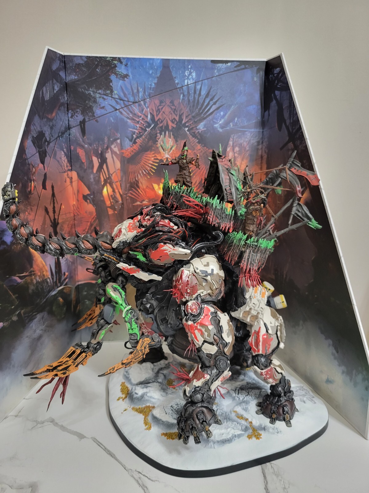 Horizon Forbidden West Regalla Edition Tremortusk Mini Aloy Statue & Background