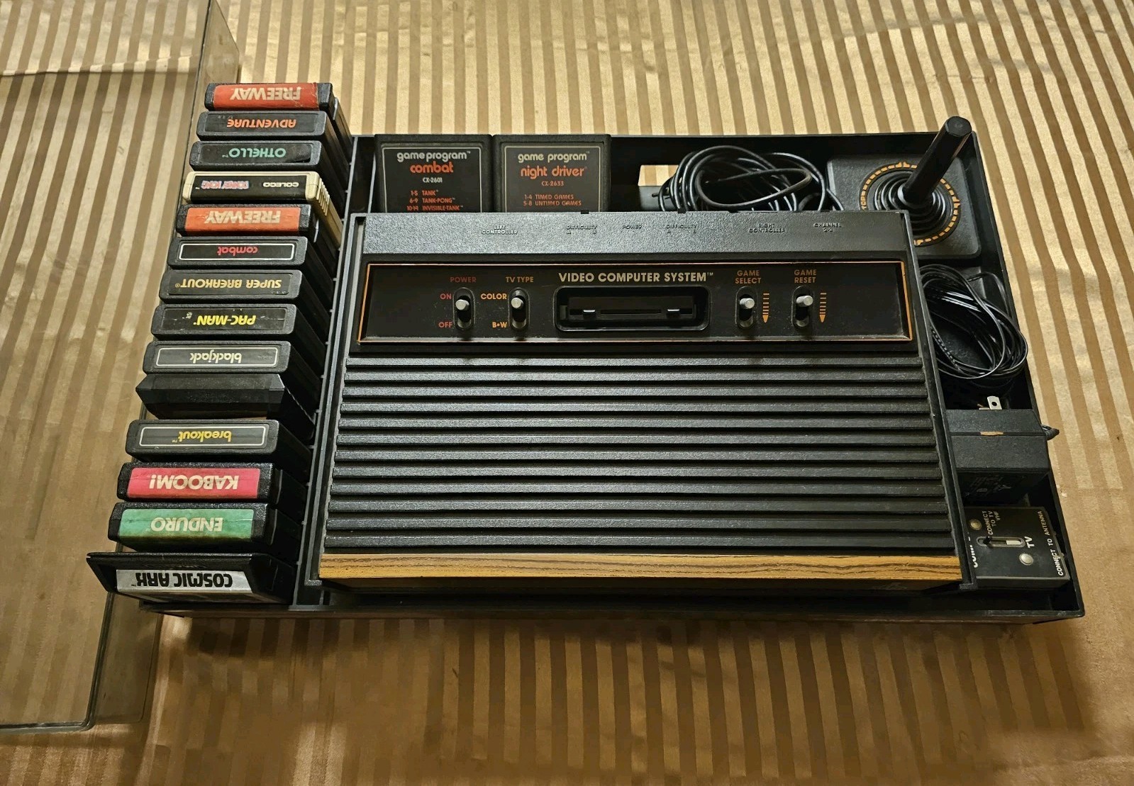 ATARI BUNDLE WITH SYSTEM, CONTROLLERS, CASE, GAMES, BOOKS, HOOKUPS CX-2600A