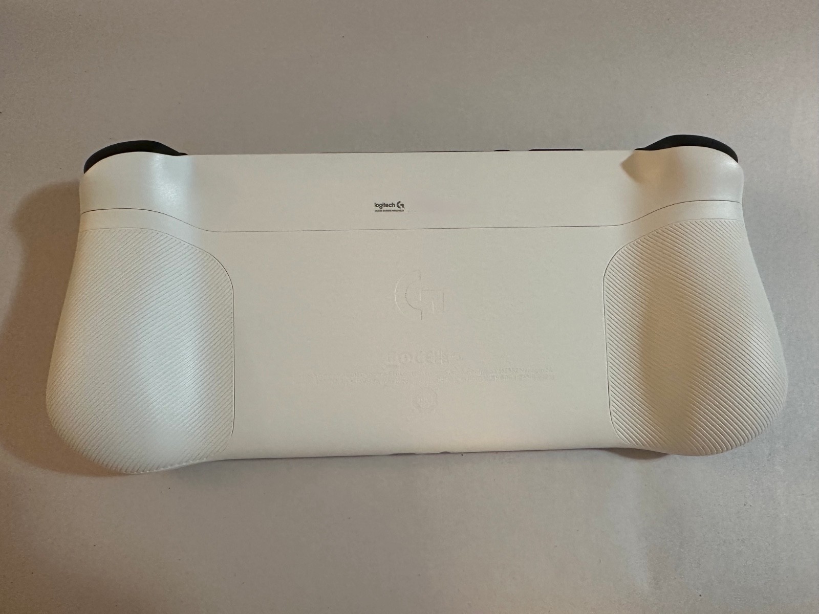 Logitech G Cloud White 64GB Gaming Handheld – Mint Condition w/ Case & Charger