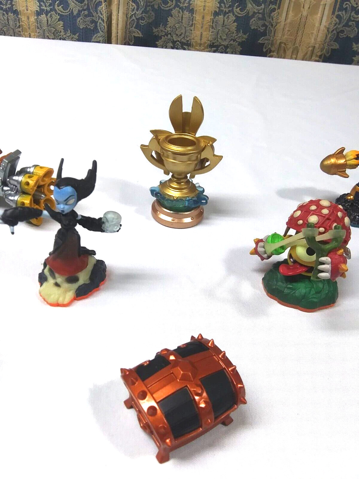 Skylanders Mixed Figure Lot W/Burn Cycle ++ Total Lot Of 10
