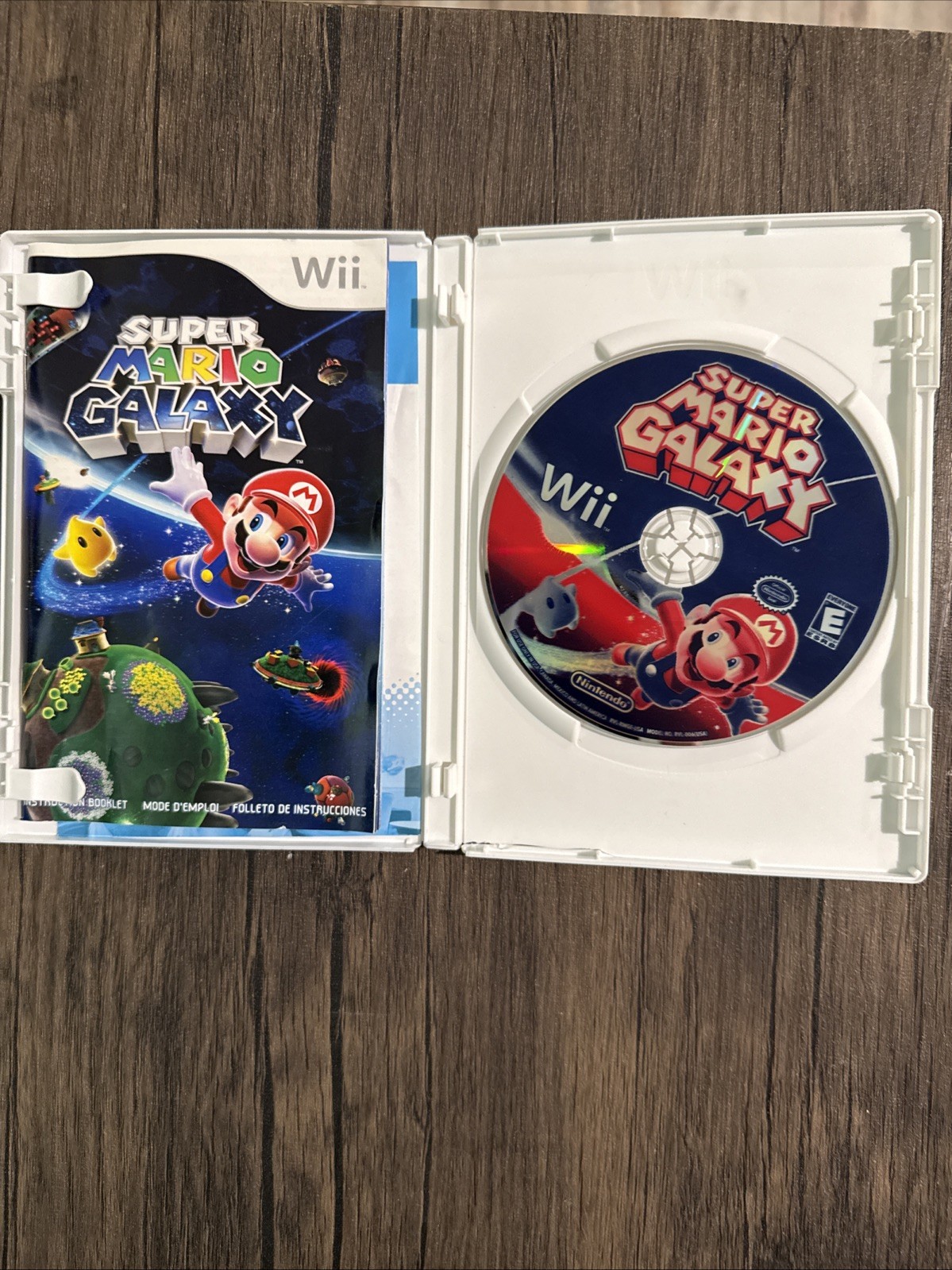 Wii Super Mario Galaxy (2007, Nintendo Wii) Complete w/ Manual