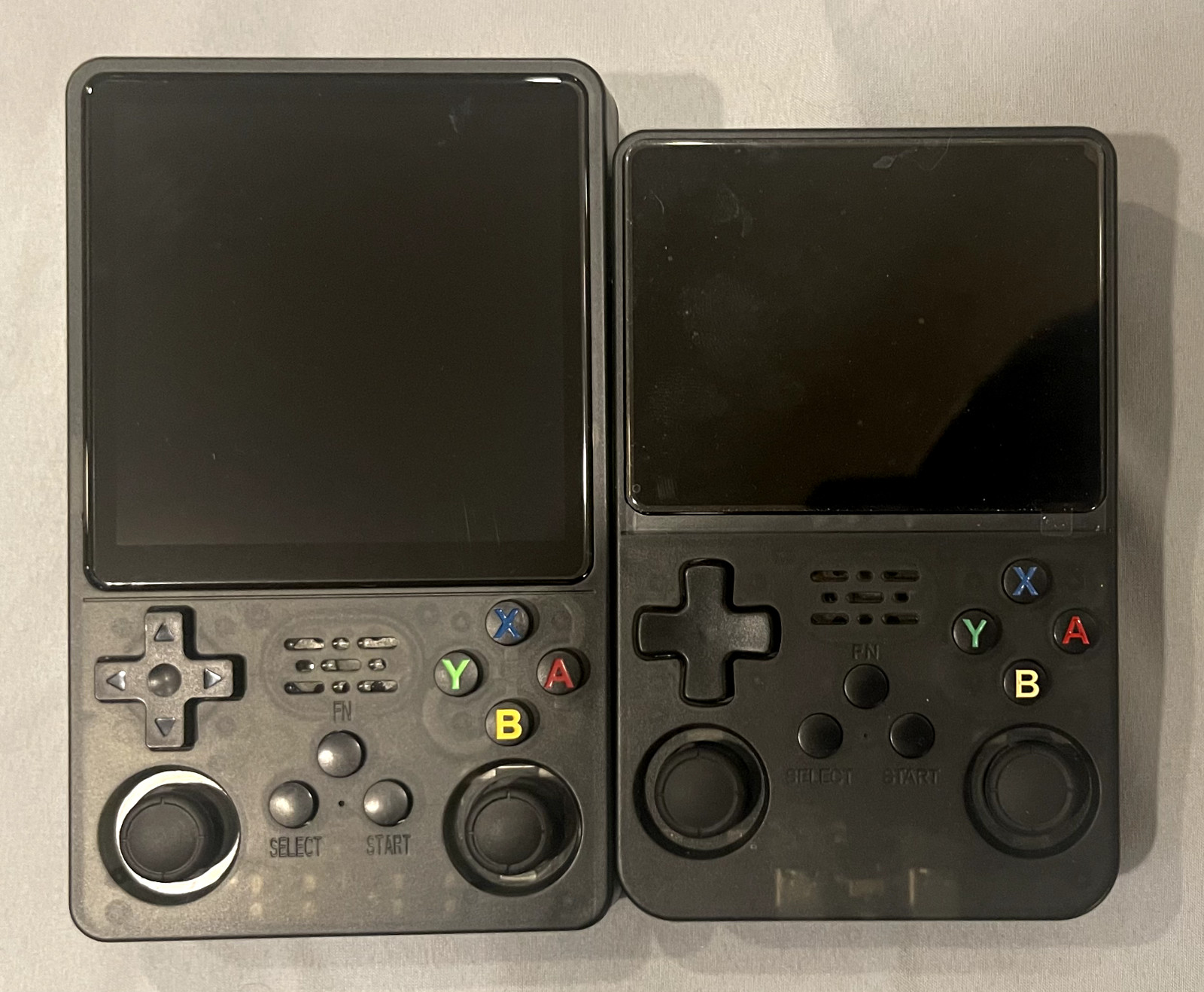 Retro Handheld Gaming Console – 4″ Display (+10 Simulators)