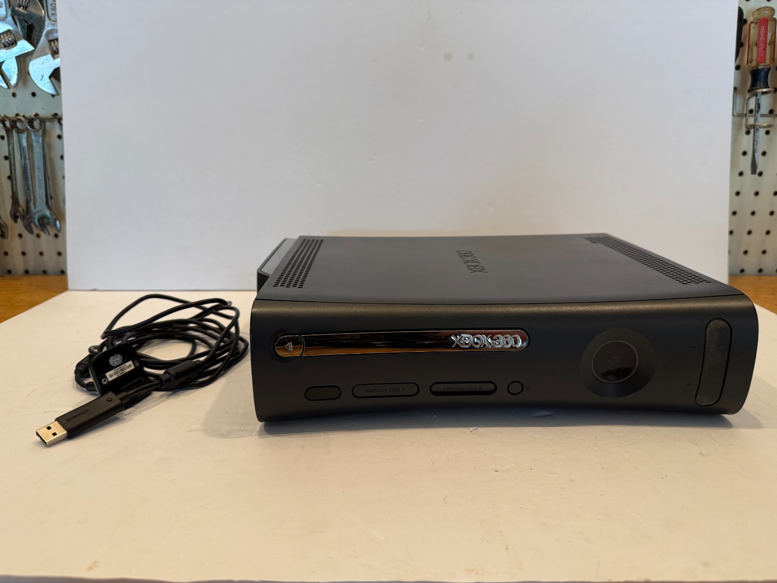 Microsoft Xbox 360 Elite 120GB Console w/ Controller Power Supply & AV Cables
