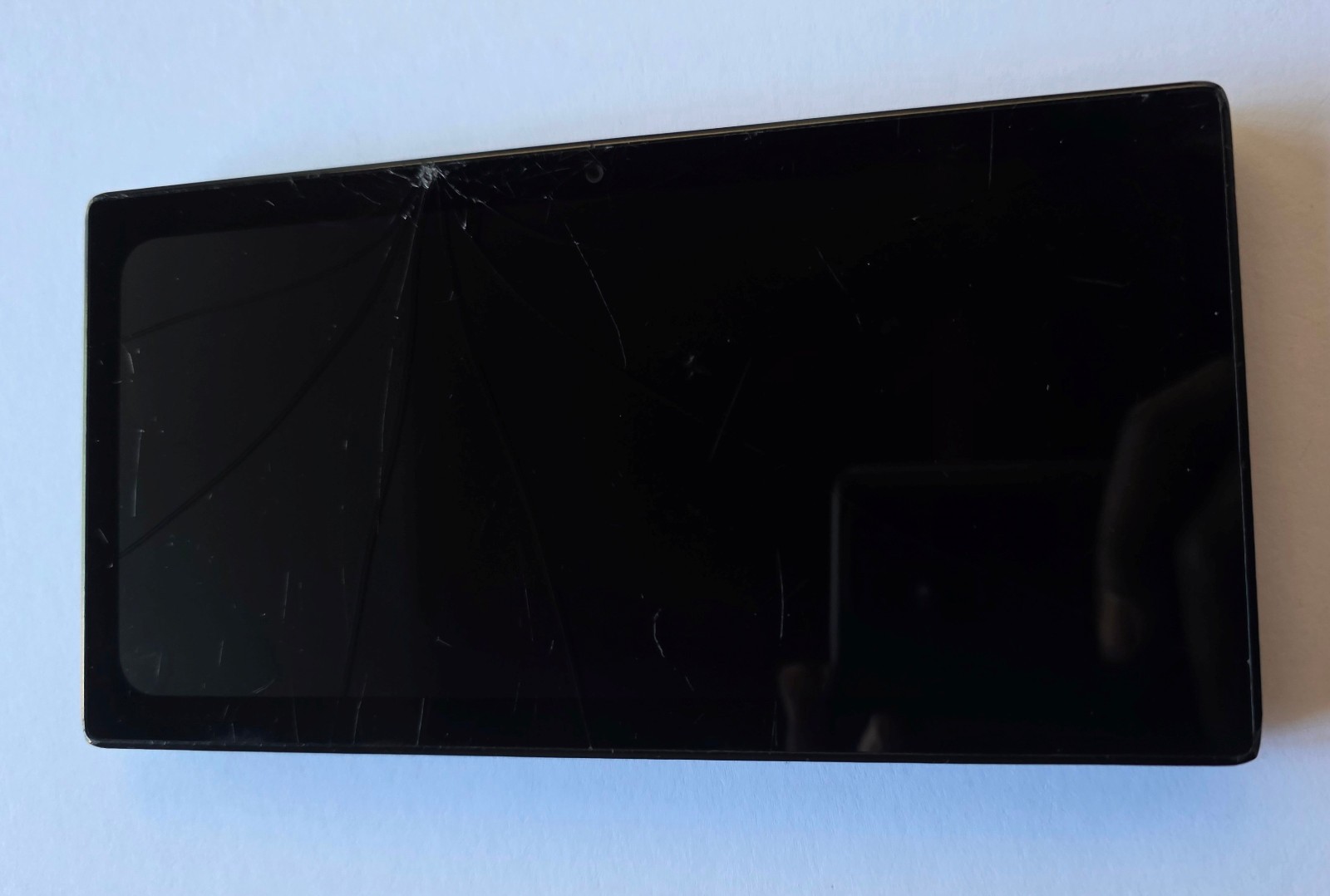 Black Razer Edge 5G Gaming Handheld Android 128GB TABLET – Works but has CRACKS