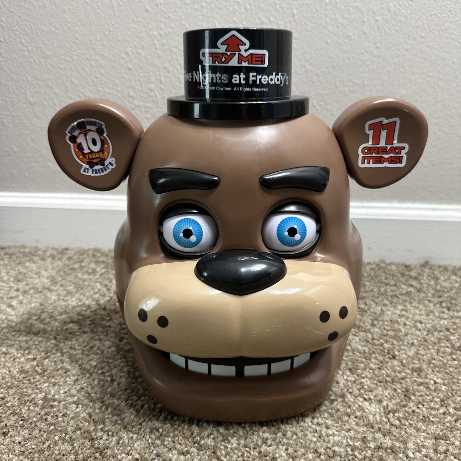 Five Nights At Freddy’s 10th Anniversary Animatronic Head And Golden Freddy READ