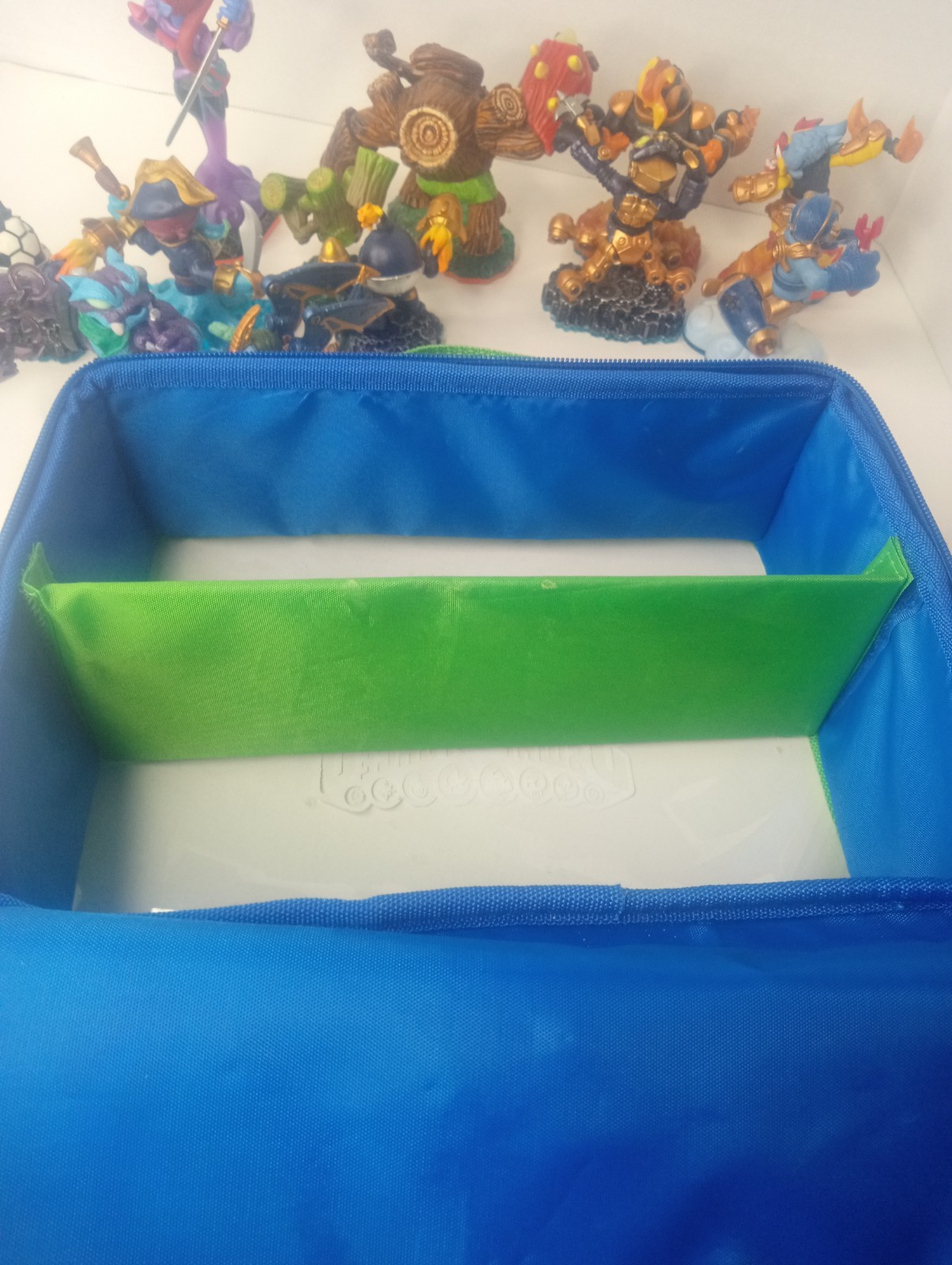 Huge Skylanders Lot 19 Figures With Carry Case Rare