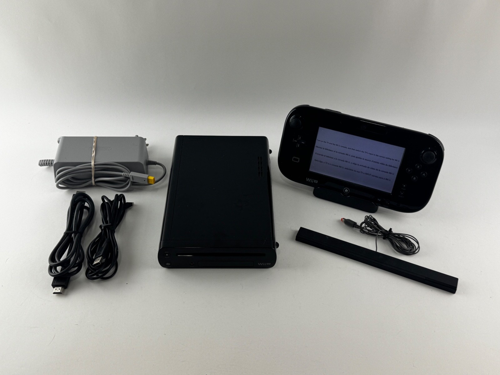 Nintendo Wii U 32GB Deluxe Console Bundle w/Super Mario 3D World & Nintendo Land
