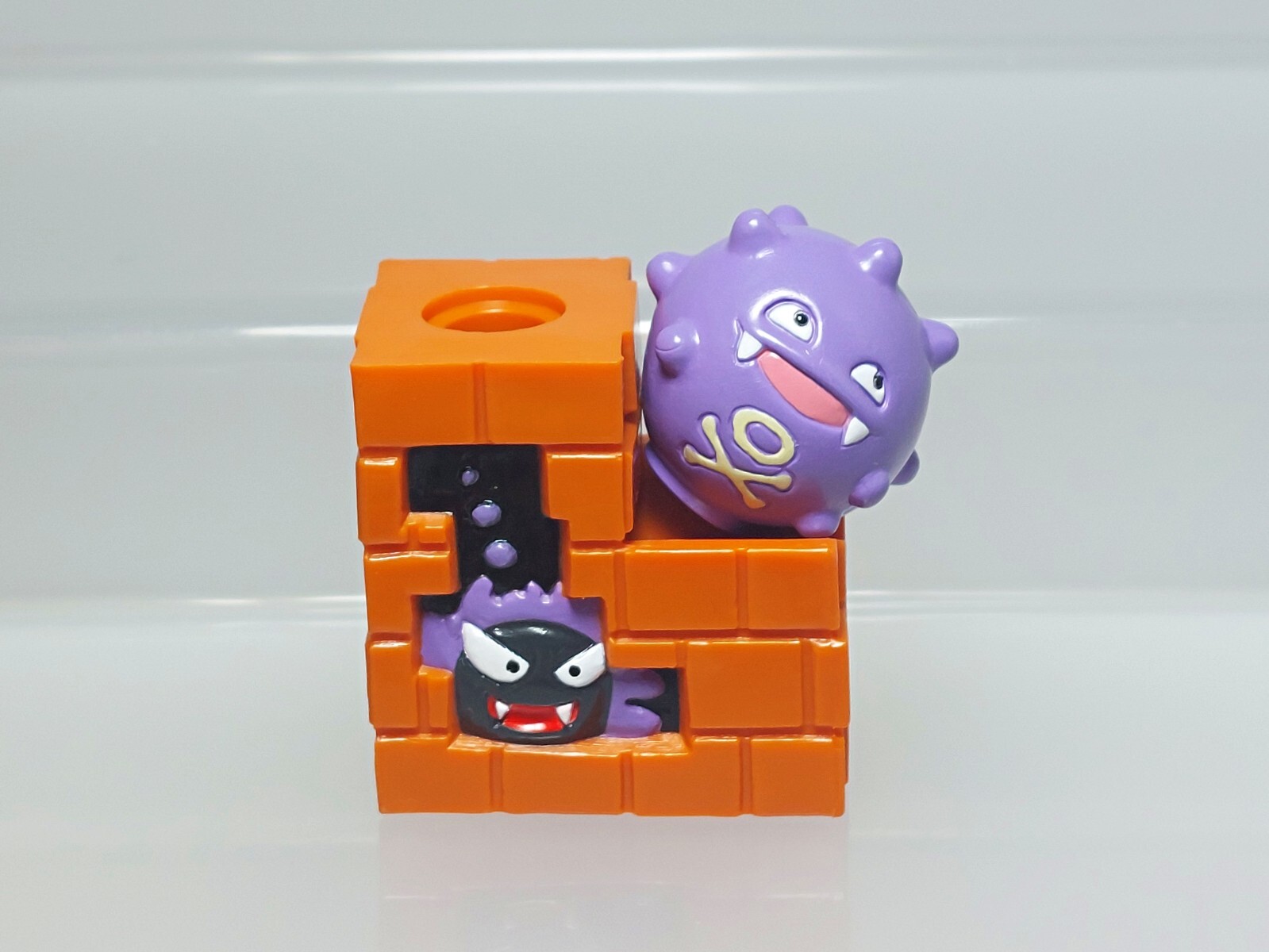 Koffing Gastly Pokemon Pencil Stand Figure Diorama Banpresto 1999 Japan 2.4in