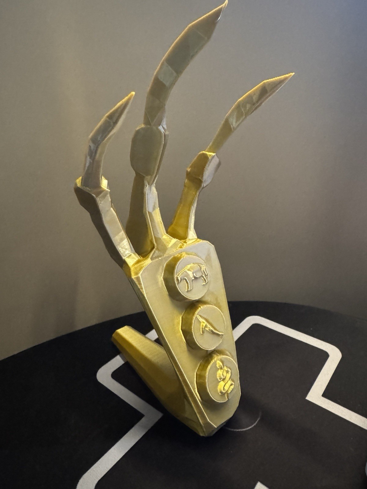 Skyrim Golden Claw Replica – The Elder Scrolls V: Skyrim – Gamer Gift XL Version