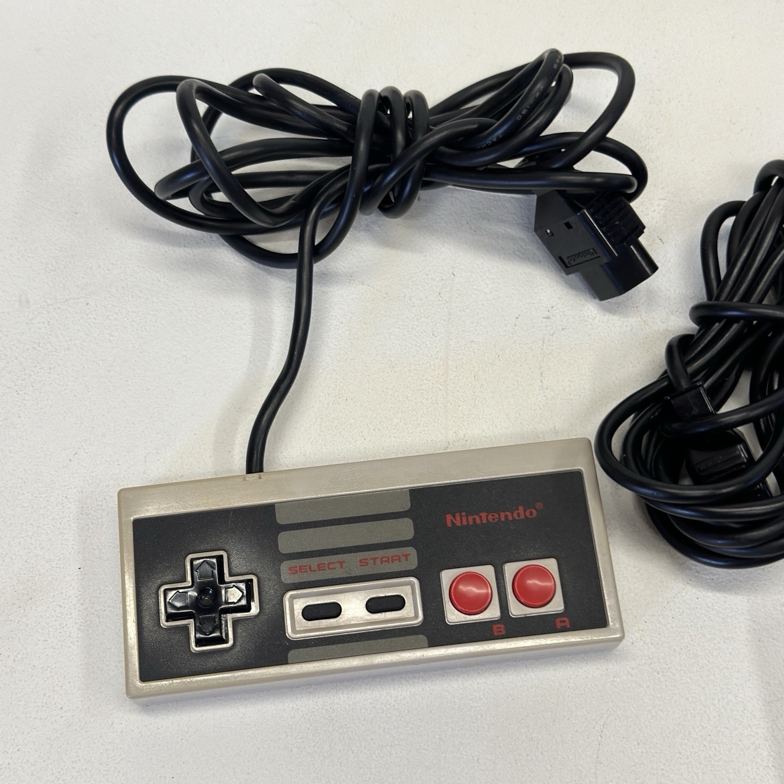 Nintendo NES Controllers NES-004 NES-005 and Zapper Light Gun Gray original