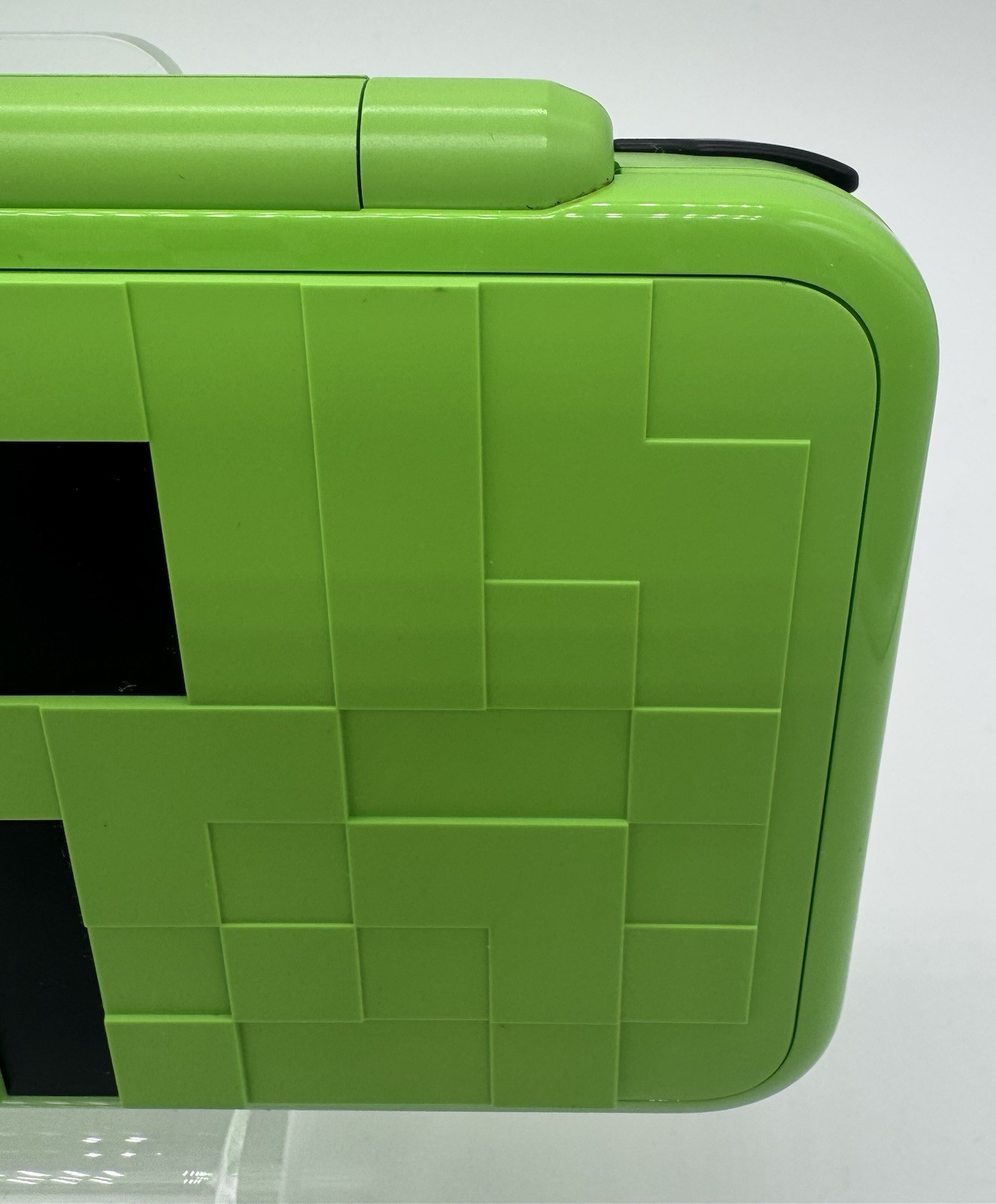 Nintendo New 2DS LL Minecraft Creeper Edition-4gb-Box, matching SN, & Charger